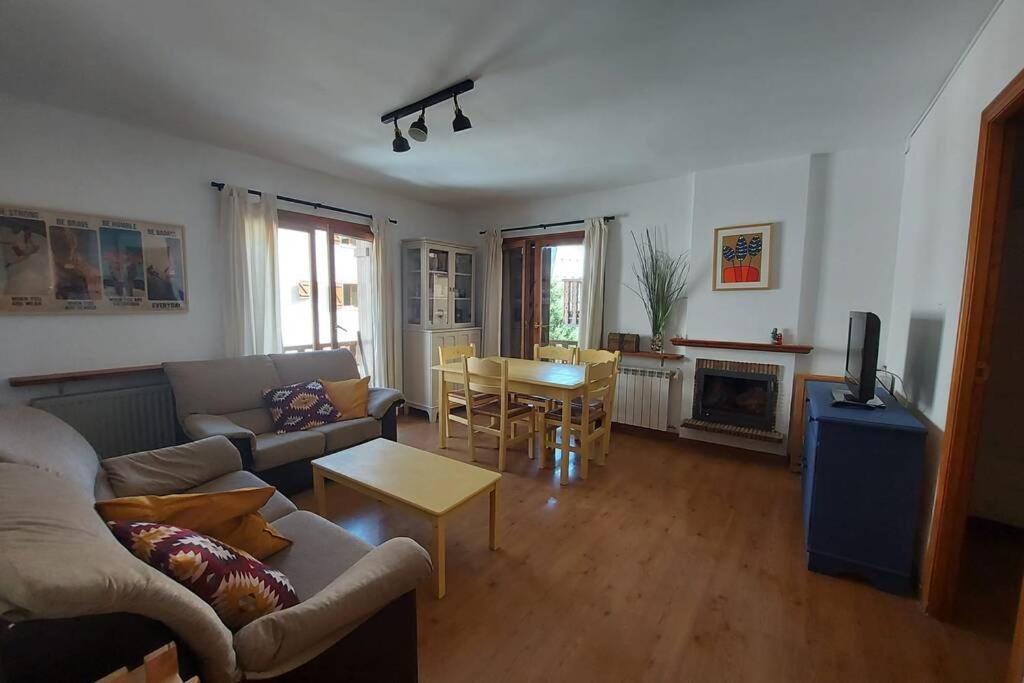 Bonito/céntrico apartamento con garaje en Sallent Sallent de Gállego Exterior foto