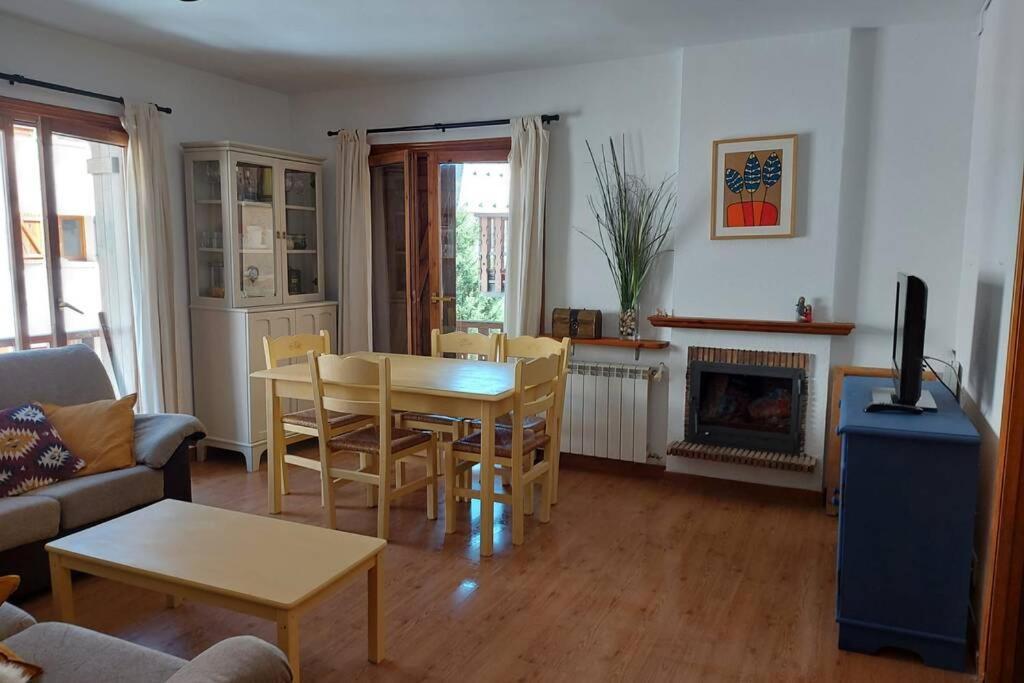 Bonito/céntrico apartamento con garaje en Sallent Sallent de Gállego Exterior foto