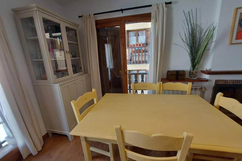 Bonito/céntrico apartamento con garaje en Sallent Sallent de Gállego Exterior foto