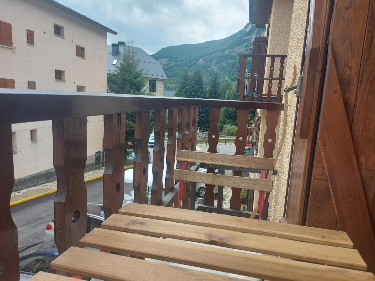 Bonito/céntrico apartamento con garaje en Sallent Sallent de Gállego Exterior foto